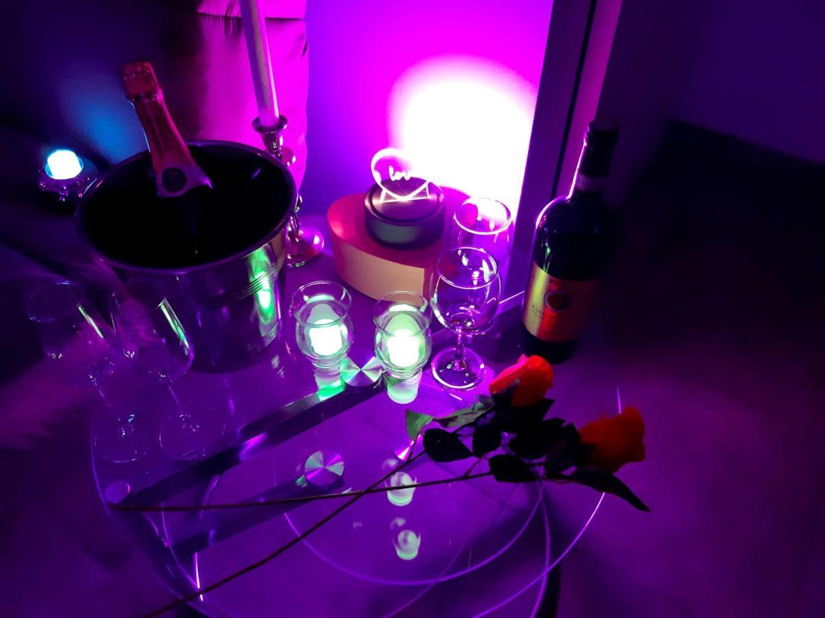 Un Sejour Romantique En Couple Avec Jacuzzi Prive Chromotherapie Jardin Maison Privee Ychoux Eksteriør bilde