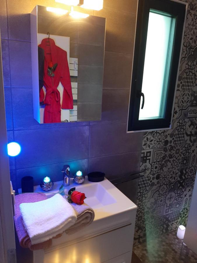 Un Sejour Romantique En Couple Avec Jacuzzi Prive Chromotherapie Jardin Maison Privee Ychoux Eksteriør bilde