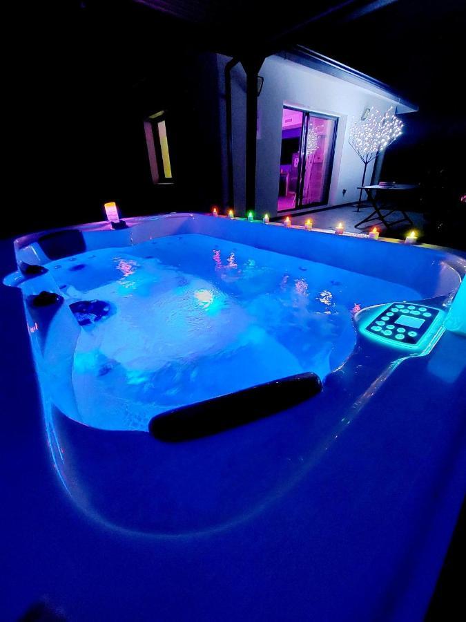Un Sejour Romantique En Couple Avec Jacuzzi Prive Chromotherapie Jardin Maison Privee Ychoux Eksteriør bilde