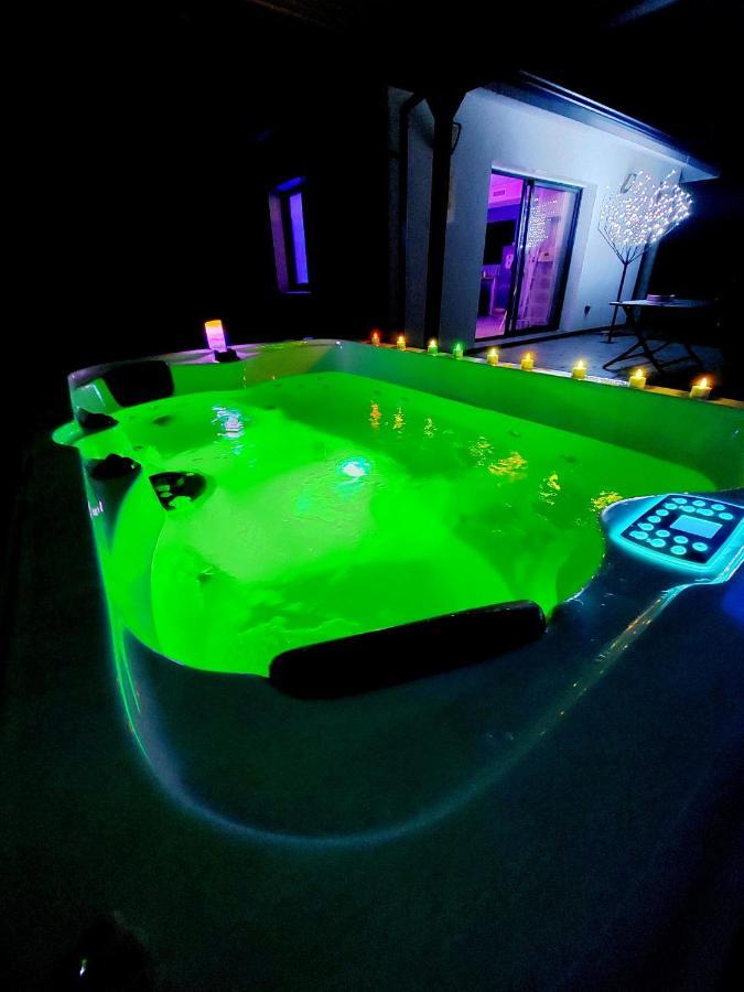 Un Sejour Romantique En Couple Avec Jacuzzi Prive Chromotherapie Jardin Maison Privee Ychoux Eksteriør bilde