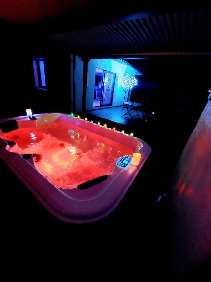 Un Sejour Romantique En Couple Avec Jacuzzi Prive Chromotherapie Jardin Maison Privee Ychoux Eksteriør bilde